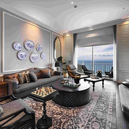 فندق فارجلوري Yanliau المظهر الخارجي الصورة The living room of a suite at The Oberoi, Mumbai