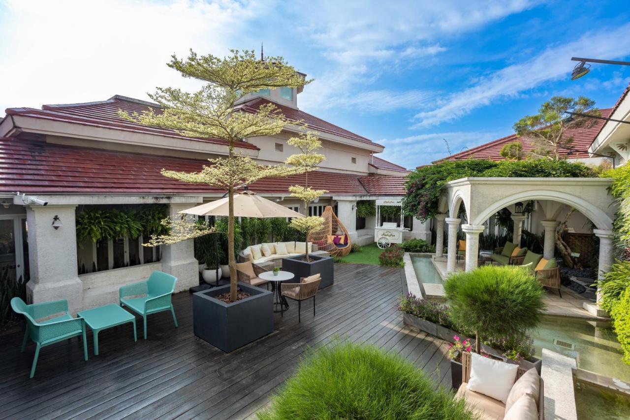 فندق فارجلوري Yanliau المظهر الخارجي الصورة The courtyard of the hotel