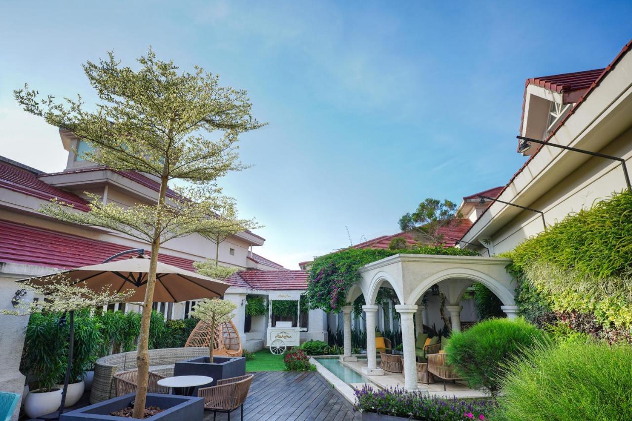 فندق فارجلوري Yanliau المظهر الخارجي الصورة The courtyard of the hotel