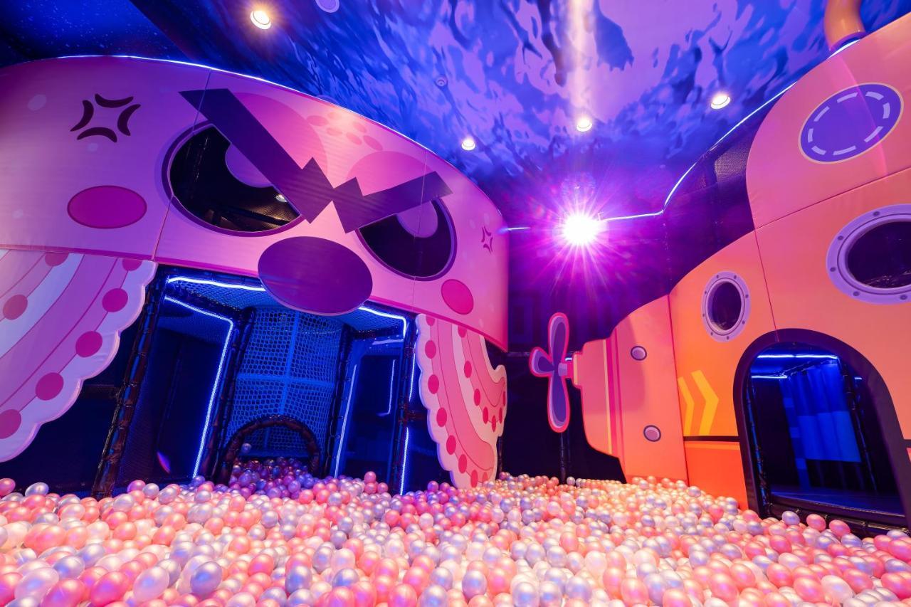 فندق فارجلوري Yanliau المظهر الخارجي الصورة The ball pit at the centre