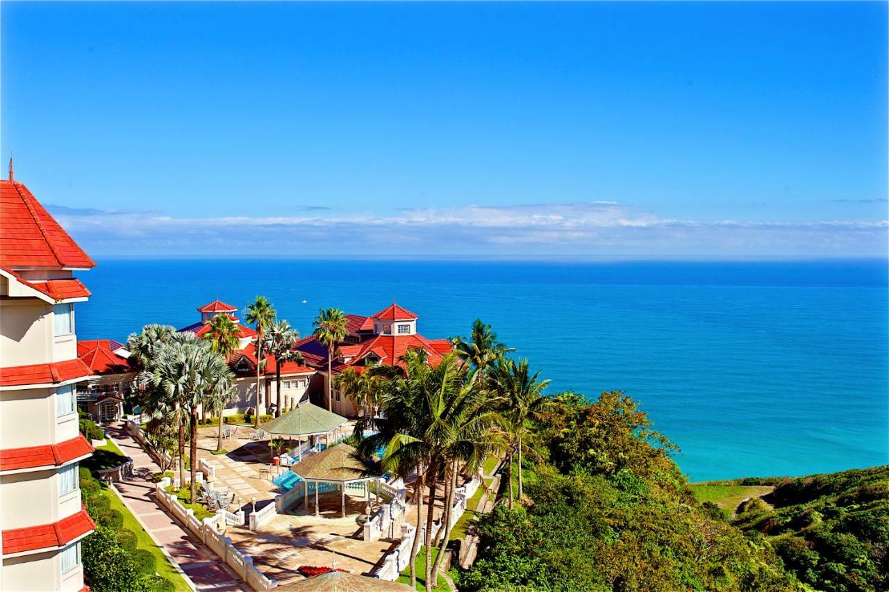 فندق فارجلوري Yanliau المظهر الخارجي الصورة View of the ocean from the resort